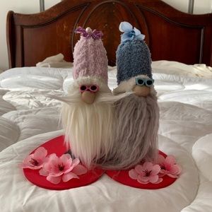 Gnomes in love